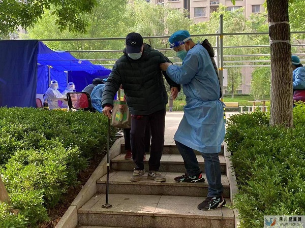 济南市公园发展中心刘刚:坚持老兵精神,争做社区下沉干部的“顶梁柱”(图1) 济南市公园发展中心刘刚:坚持老兵精神,争做社区下沉干部的“顶梁柱”(图1)