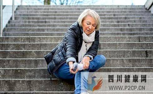 为什么糖尿病人容易脚后跟疼,该咋办?日常细节注意有哪些?(图2) 为什么糖尿病人容易脚后跟疼,该咋办?日常细节注意有哪些?(图2)