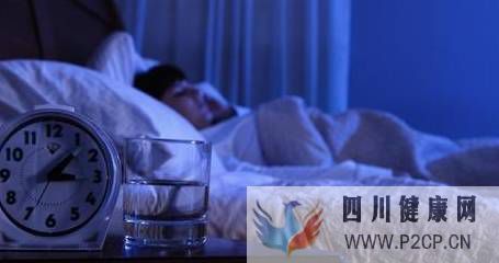 糖尿病人晚上喝水,对血糖不利?医生:白开水可以,有3种水少喝(图1) 糖尿病人晚上喝水,对血糖不利?医生:白开水可以,有3种水少喝(图1)