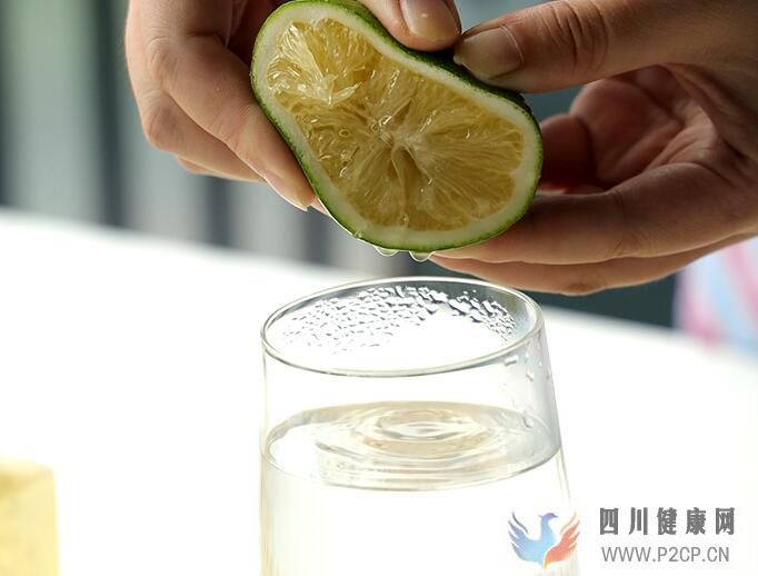 蜂蜜怎样喝最好蜂蜜要怎么喝才有最好的效果(图1) 蜂蜜怎样喝最好蜂蜜要怎么喝才有最好的效果(图1)